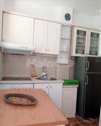 Jednoiposoban stan, Uciteljsko naselje, miran kraj