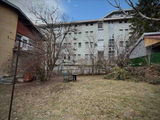Košutnjak - bazeni, kuća na 5 ari