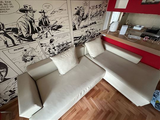 Kožna garnitura na razvlacenje