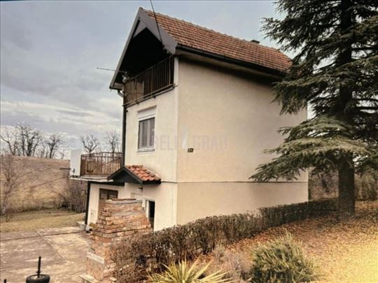 Kuća sa pogledom na Dunav, Brestovik