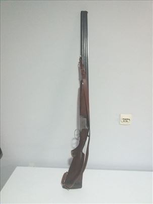 Lovačke puške i ormarić za puške