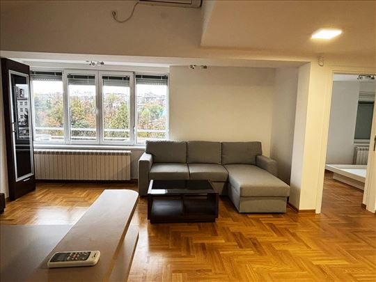 Luks, nov, 4.0-soban, namešten, garaža!