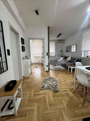 Lux stan na Lekinom brdu,odmah useljiv...