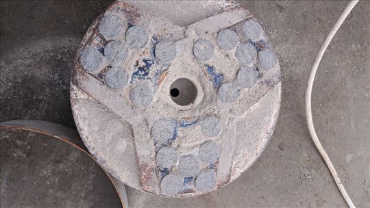 Na prodaju masina za brusenje betona 