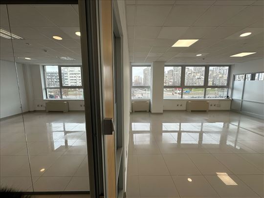 Novi Beograd J Gagarina preko puta Shell NOV 572m2