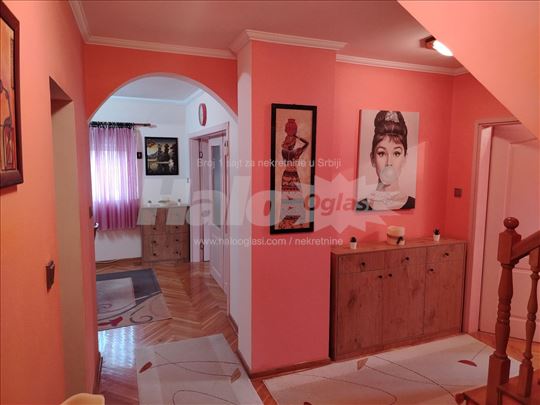 Odličan četvorosoban dupleks stan 119 m², uknjižen