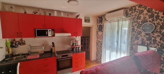 Odličan porodični stan na Petlovom brdu!