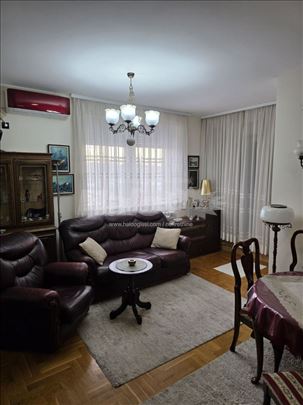 Opremljen stan u najboljoj zgradi u Vojvode Vlahov