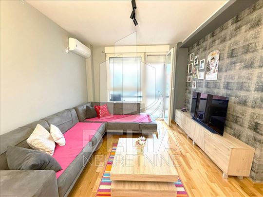 Opremljen, trosoban stan u novoj zgradi 