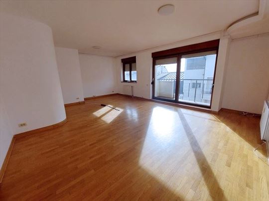 Povoljno! Lux poslovni prostor, kod Hrama, ID 3589