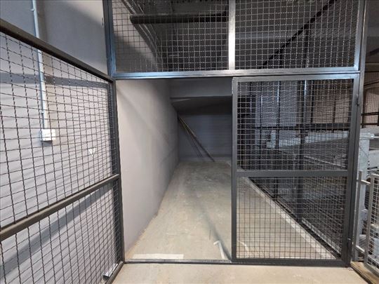 Prodaja 2 garažna boksa/magacina - Vukov spomenik