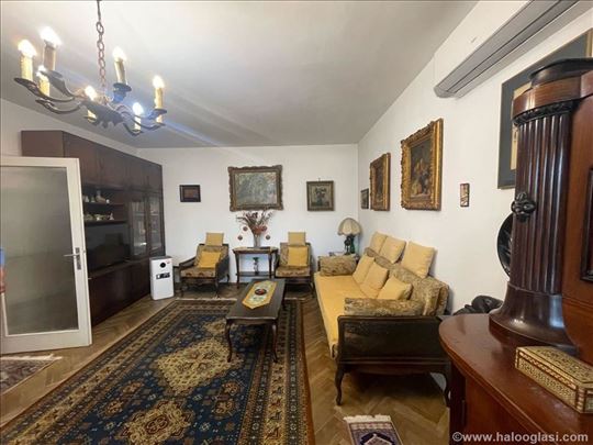 Prodaje se veliki stan u bloku 33,uknjižen ID#1880