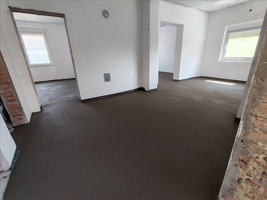 Šid kuća 120m2, 2 stam. jedinice plac 1254m2 HITNO