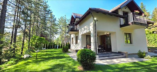 Zove, Lux kuća 171 m2, 4,11 ar plac