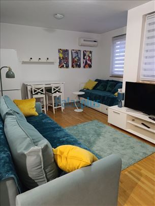 Zvezdara  Olimp (sa garažnim mestom)