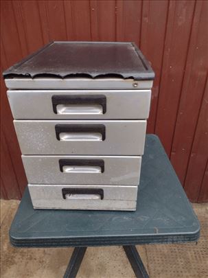 Aluminijumski ormarić sa fiokama