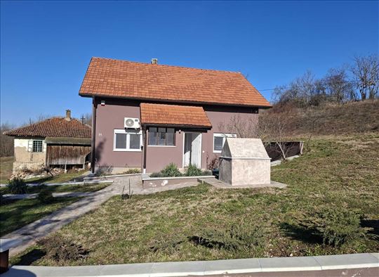 Aranđelovac, Ilije Garašanina, dve kuće, 180m2+48m