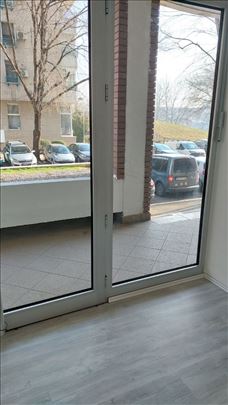 Blok 29, noviji deo, 12m, prizemlje, izlog