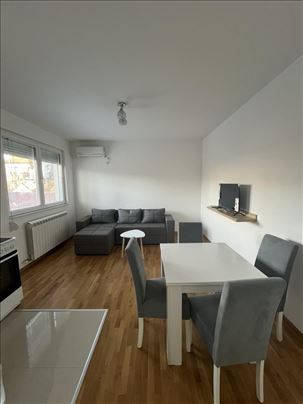 Izdaje se manji 1.5 nov stan,useljiv ID#19026