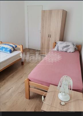 Izdajem dvokrevetne sobe za građevinske radnike