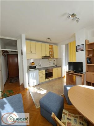 Namešten Stan - Odlična Lokacija