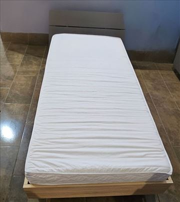 Krevet 90×200 sa letvicama kao nov
