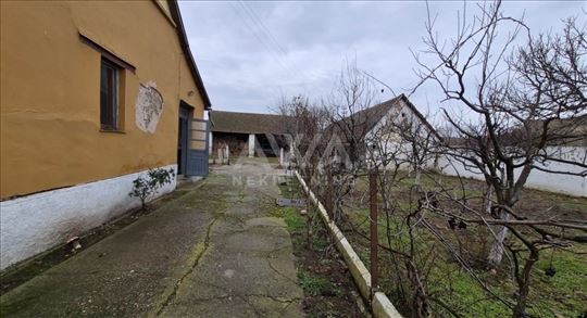 Kuća na prodaju u Bačkom Gračacu – 121 m², veliki 