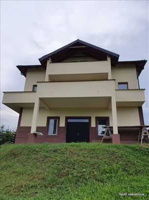 Luks kuća Avala-Ripanj, 185(390) na 32 ara