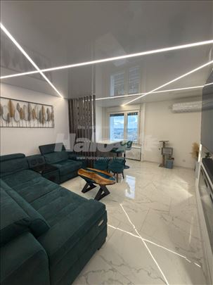 LUX 3.0 stan - prodaja sa SVIM nameštajem