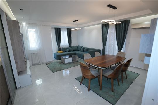 Lux komplet opremljen stan sa garazom-bez provizje