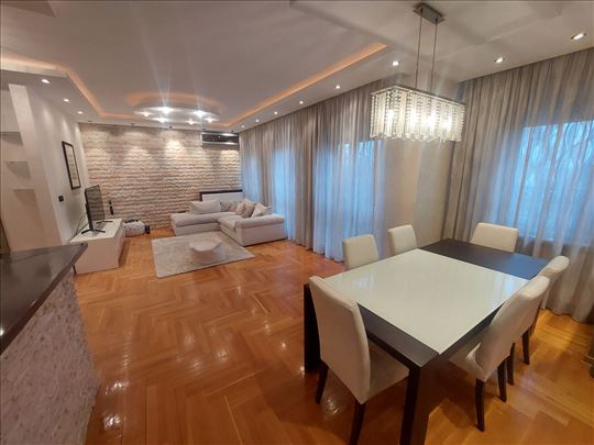 Novogradnja sa garažom, odmah useljiv, nov