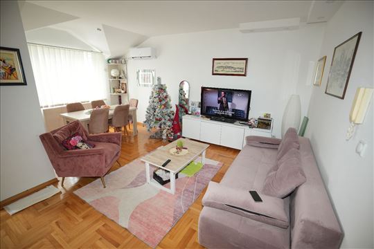 Odlican trosoban stan na Karaburmi-bez provizije