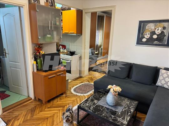 Prodajem PRELEP STAN salonskog tipa u srcu Vracara