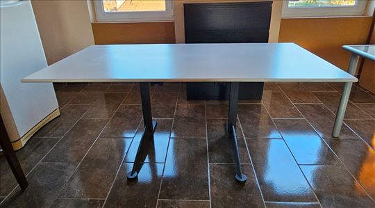 Radni  kancelarijski sto – čvrst, metalna konstruk