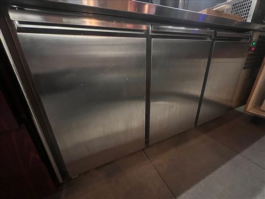 Rashladna vitrina 191x60x85cm