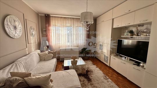 Revnoviran stan, u mirnom okruženju sa zelenilom