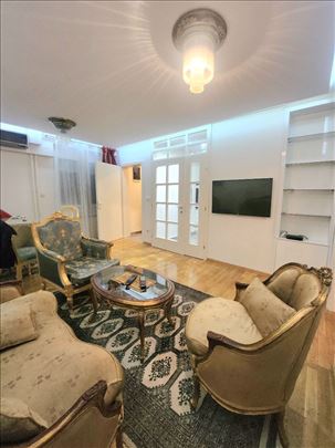 Sa parkingom, odmah useljiv