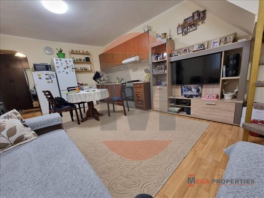 Slavujev venac, Toplička, 62m2, duplex, PR+1,reno.