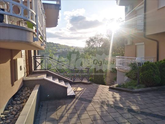 Stan na duži vremenski period, iznad Japanskog vrt