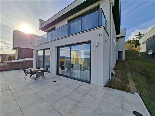 Tatarsko brdo - moderna, novija kuća sa otvorenim 