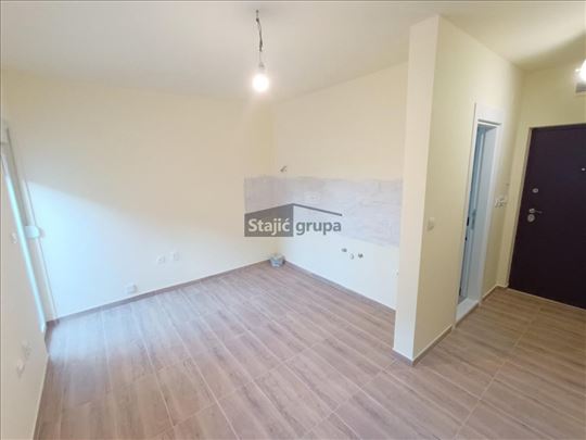 Uknjižena, renovirana garsonjera, Karaburma - Ćali