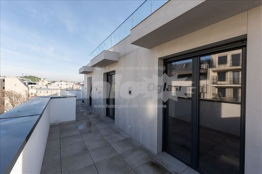 Vračar-luksuzan penthouse 240m2+terasa sa pogledom