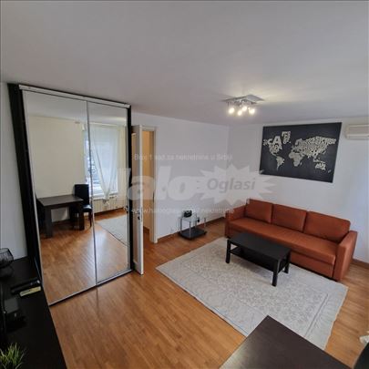 Belville Garsonjera nameštena, parking