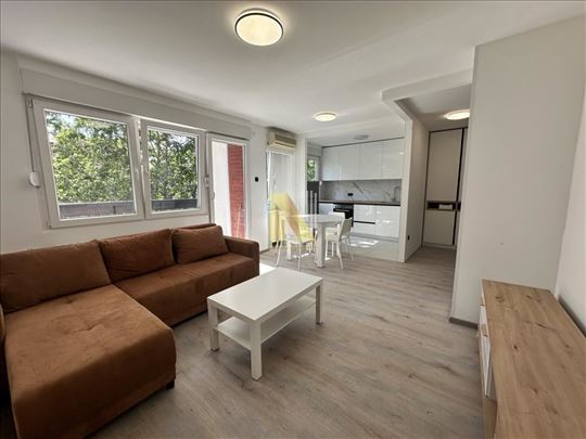 Dvosoban, renoviran stan, Novo naselje