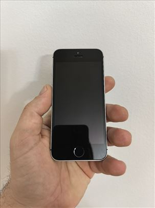 Iphone SE 2016 32gb crni