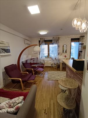 Izdaje se dvosoban stan 51m2 Zelena Avenija Zemun