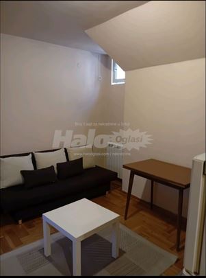 Izdaje se garsonjera na Vracaru