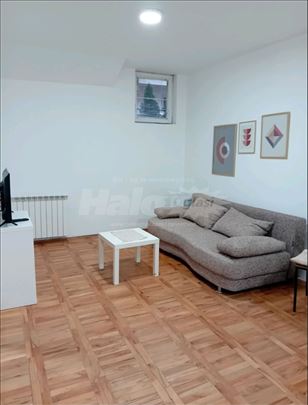 Izdaje se jednosoban stan na Vracaru