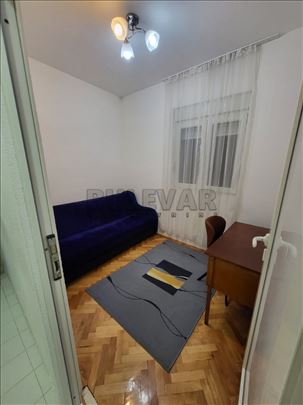 Izdaje se odličan stan u centru Niša, 37m2