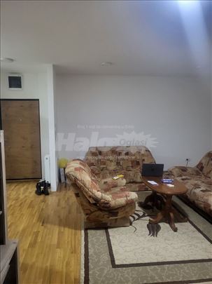 Izdajem stan u centru Loznice 066 888 2 888 